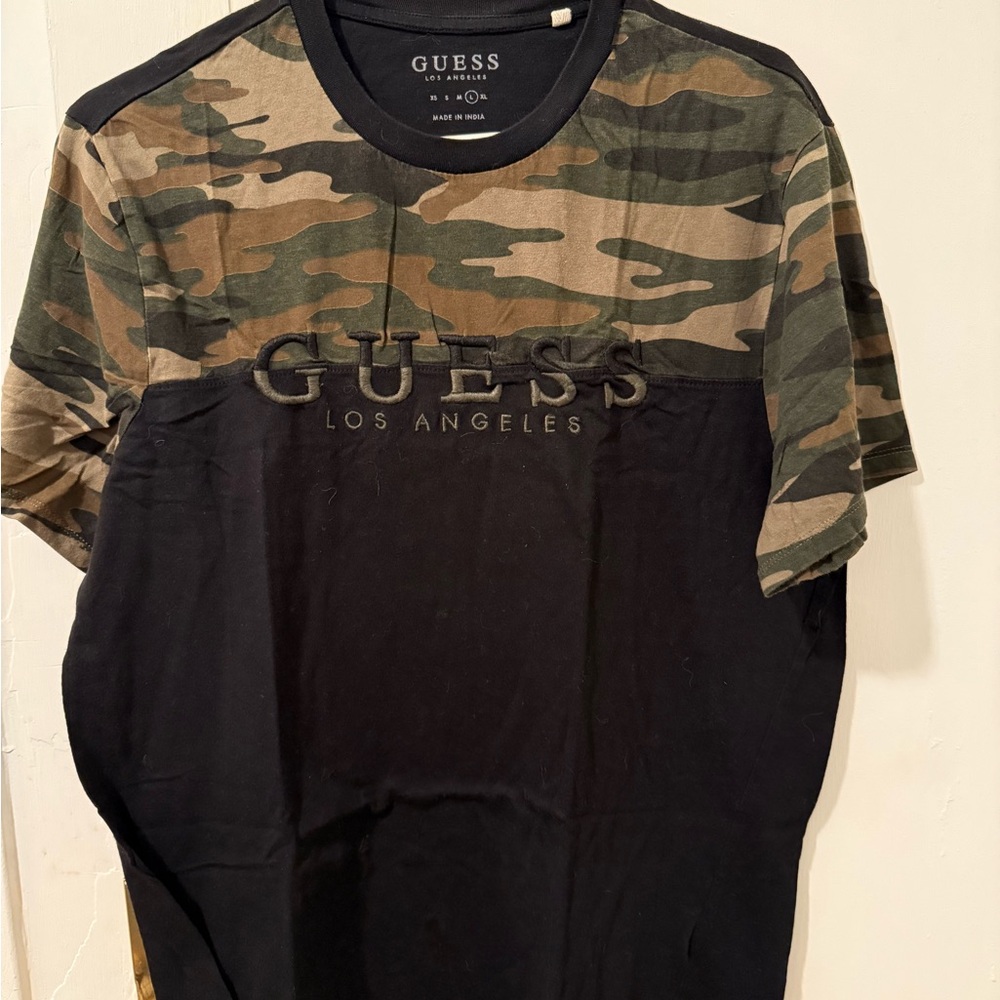 GUESS Men's Camouflage and Black Tee